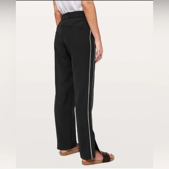 ! Lululemon On The Right Tract Pant, Size 4, Very Good Condition - Picture 5 of 12